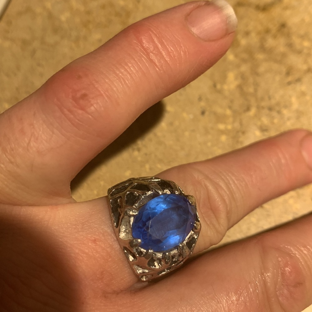 Ring - Picture 2 of 8